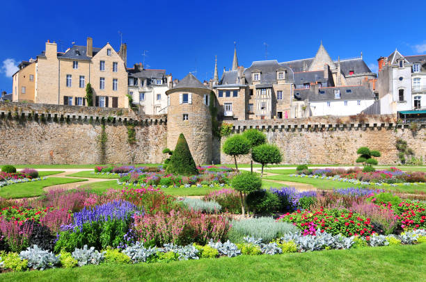 Vannes, son port, ses remparts